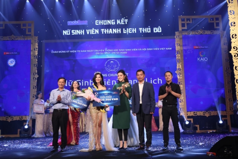 Nữ sinh Trần Nam Phương (sinh viên Trường Đại học Hà Nội) đăng quang cuộc thi