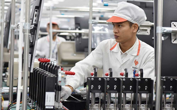 Việt Nam đã tự sản xuất điện thoại thông minh, thế tại sao họ vẫn chưa bán được?