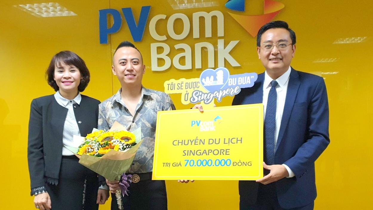 PVcomBank trao tặng chuyến du lịch Singapore cho khách hàng