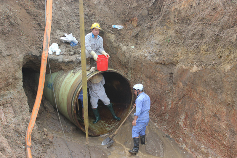 Ngừng cấp nước cho các hộ dân khu vực phía Tây Nam Hà Nội vì đường ống gặp sự cố