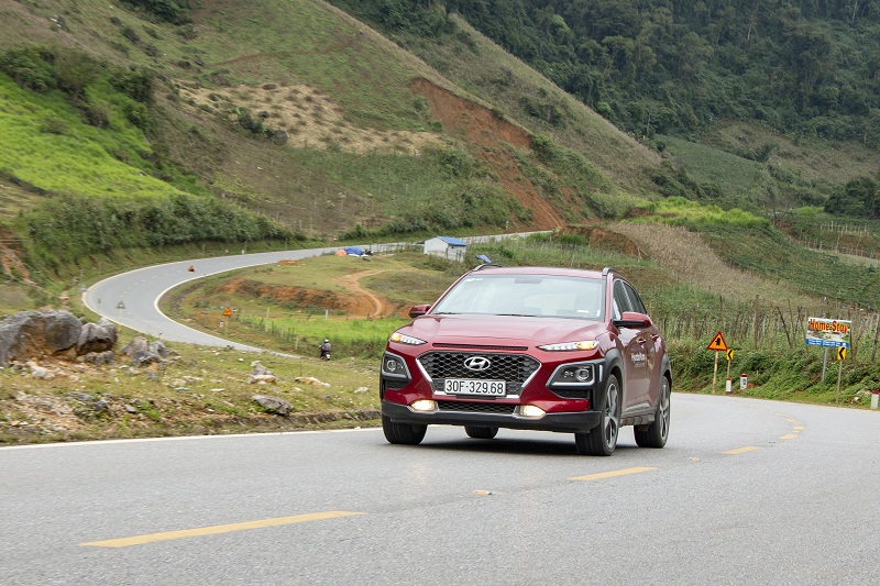 Hyundai KONA thảnh thơi trên các cung đường uốn lượn