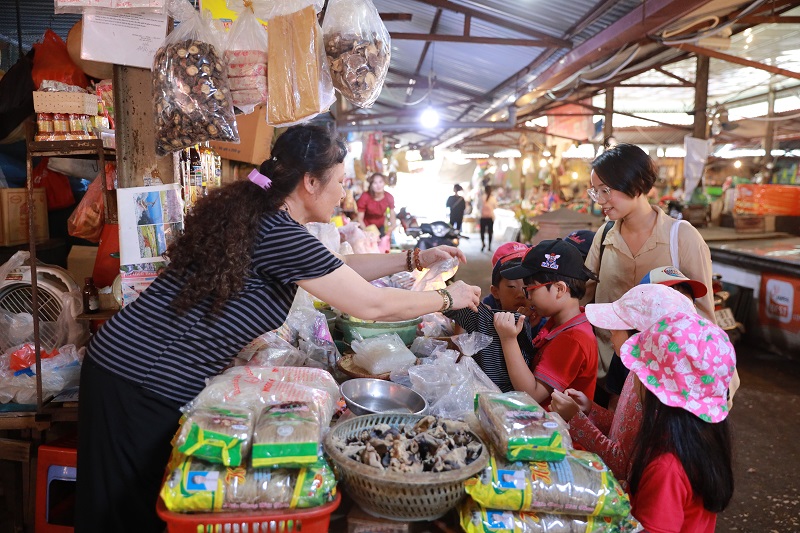 “Gieo hạt mầm sống xanh” trong trường học từ những điều giản dị