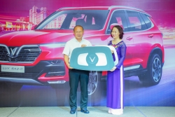 VinFast tặng xe Lux SA2.0 phiên bản cao cấp tới HLV Park Hang-seo