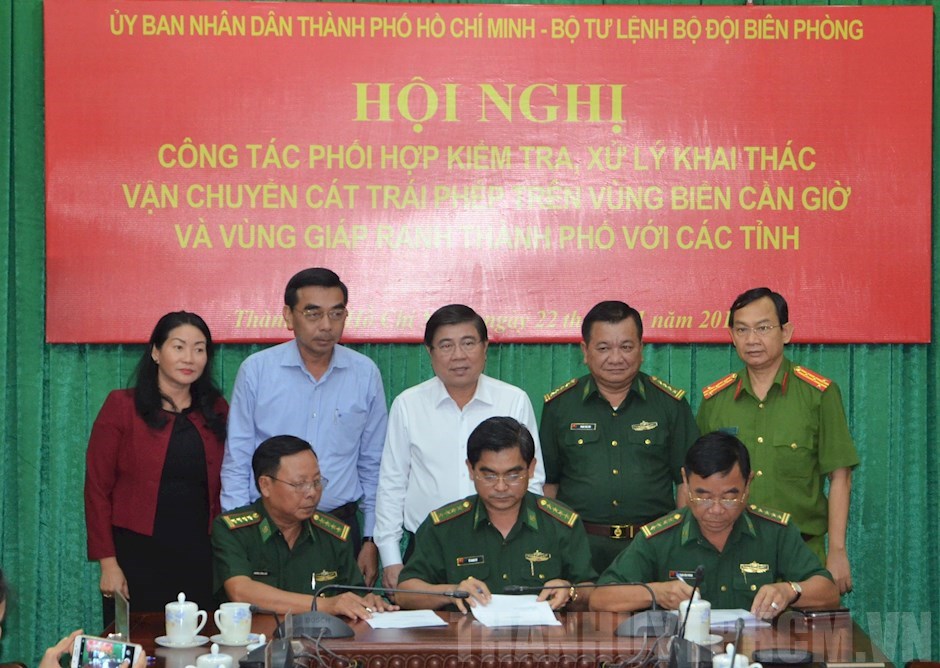 Chủ tịch UBND TP Nguyễn Thành Phong chứng kiến lễ ký kết thực hiện kế hoạch phối hợp của Bộ đội Biên phòng 3 địa phương