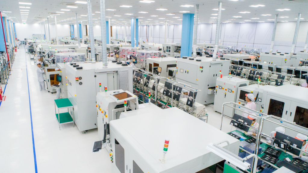 Dây chuyền sản xuất Nhà máy sản xuất thiết bị điện tử thông minh VinSmart được đầu tư công nghệ hiện đại hàng đầu thế giới