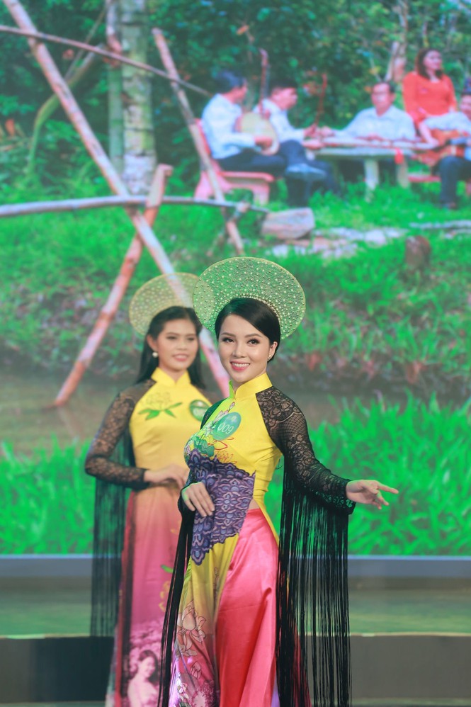 Huỳnh Thúy Vi vừa làm luận văn vừa tham gia thi Người đẹp Du lịch Cần Thơ 2019