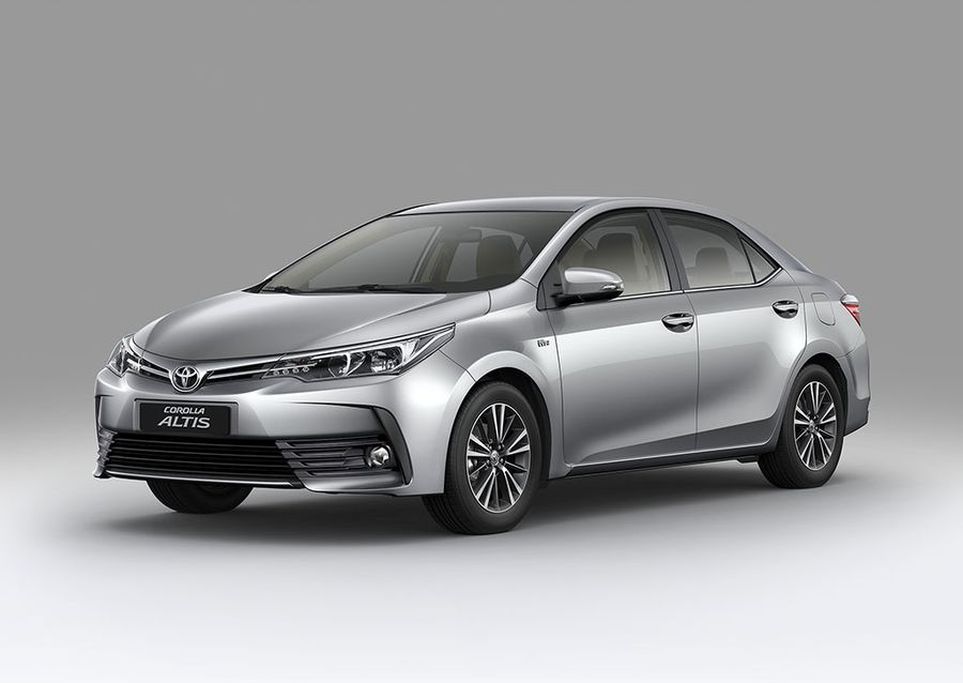 Cầu thủ Văn Toàn bất ngờ tậu Toyota Altis với giá từ 678 triệu VNĐ