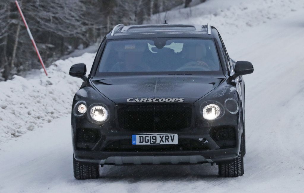 Bentley Bentayga 2021 lộ diện - Đẹp và công nghệ hơn?