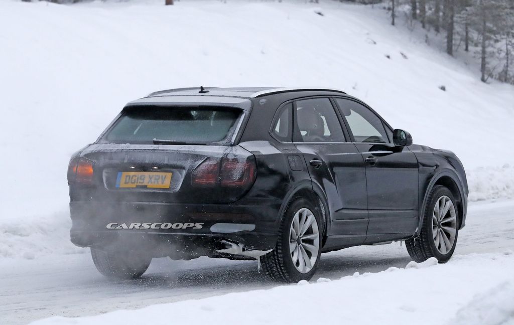 Bentley Bentayga 2021 lộ diện - Đẹp và công nghệ hơn?