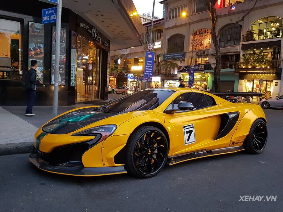 Chạm mặt McLaren 650S Spider độ LibertyWalk độc nhất tại Việt Nam