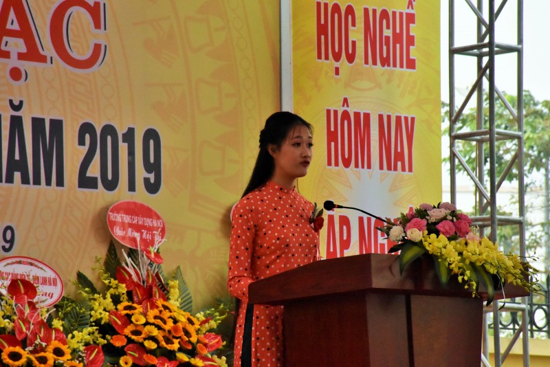 Đại diện thí sinh tham gia kỳ thi Tay nghề thành phố Hà Nội 2019 phát biểu tại Lễ khai mạc