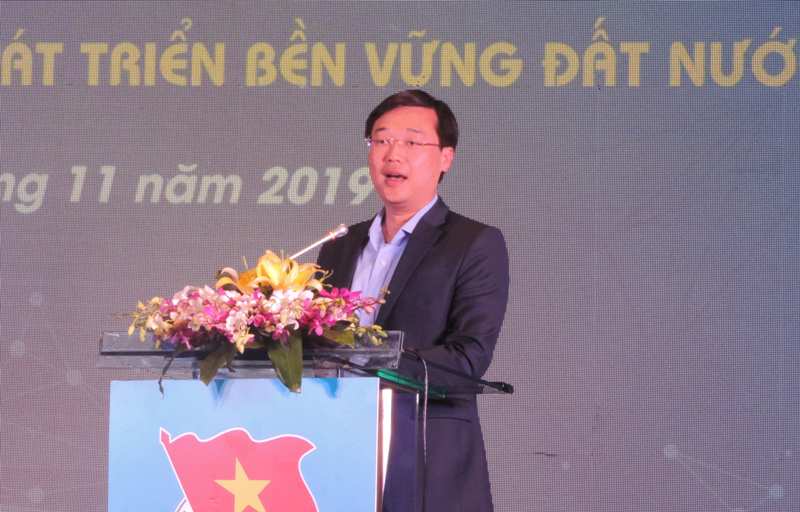 Đồng chí Lê Quốc Phong, Ủy viên dự khuyết Ban chấp hành Trung ương Đảng, Bí thư thứ nhất Trung ương Đoàn, Chủ tịch trung ương Hội LHTN Việt Nam phát biểu tại phiên bế mạc