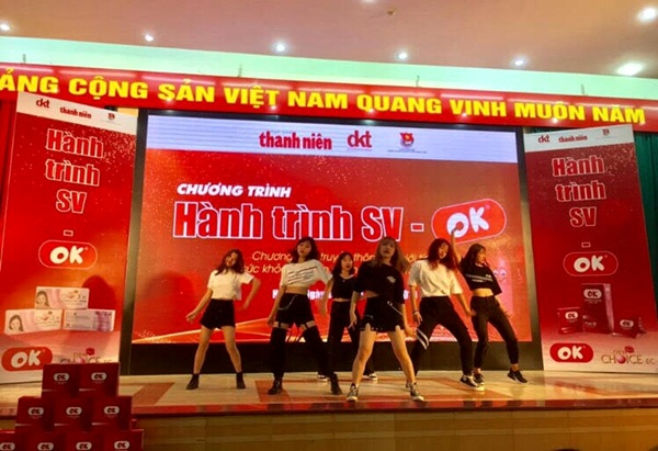 Các tiết mục ca nhạc do sinh viên tham gia thể tại chương trình Hành trình SV - OK