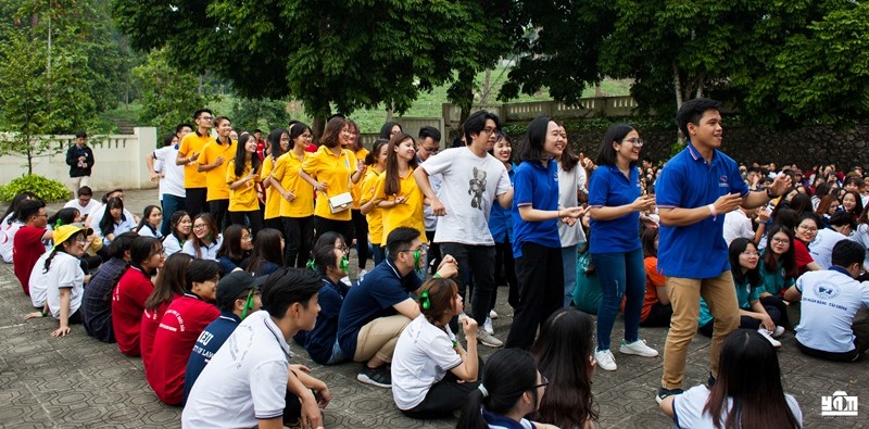 Cán bộ, đoàn viên trường Đại học Kinh tế quốc dân rèn luyện kỹ năng