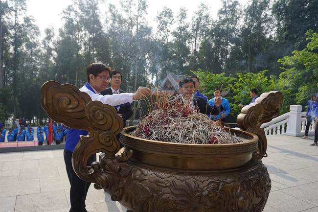 124 Đảng viên trẻ tiêu biểu Thủ đô báo công lên Bác
