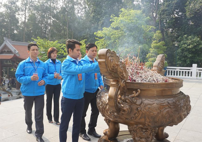 124 Đảng viên trẻ tiêu biểu Thủ đô báo công lên Bác