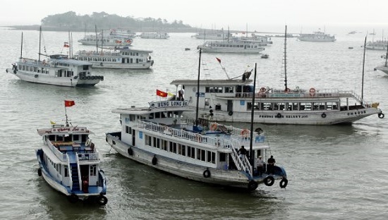 4 tàu du lịch trên Vịnh Hạ Long bị xử phạt