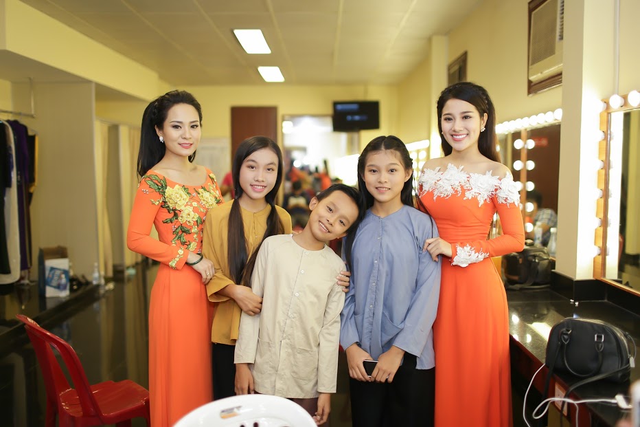 Ánh Linh giúp bà nội nuôi Giao Linh chuẩn bị liveshow kỉ niệm 50 năm ca hát