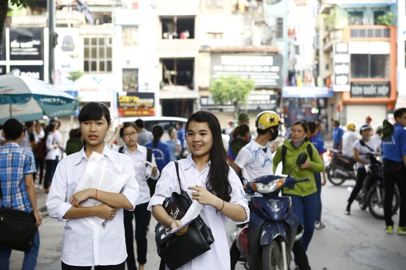 Bí thư thứ nhất T.Ư Đoàn thăm, động viên thanh niên tình nguyện Tiếp sức mùa thi