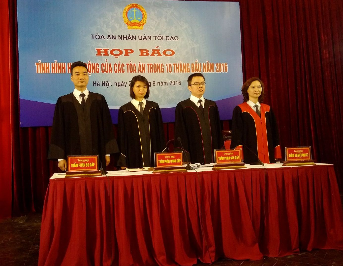 Công bố mẫu trang phục mới của thẩm phán các cấp