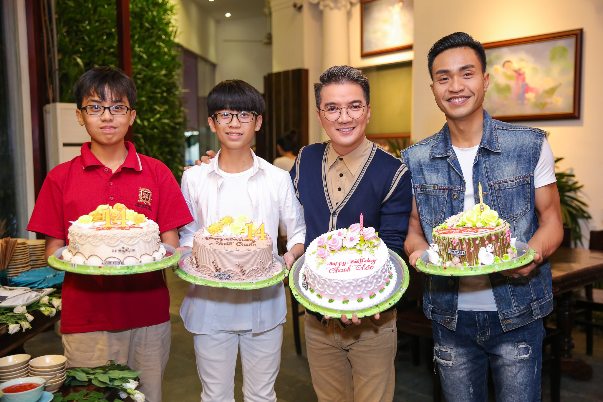Đàm Vĩnh Hưng mở tiệc mừng sinh nhật học trò cưng