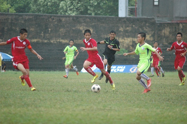 Giải bóng đá thiếu niên toàn quốc Cup Mobifone 2016: U13 Viettel vất vả vào bán kết