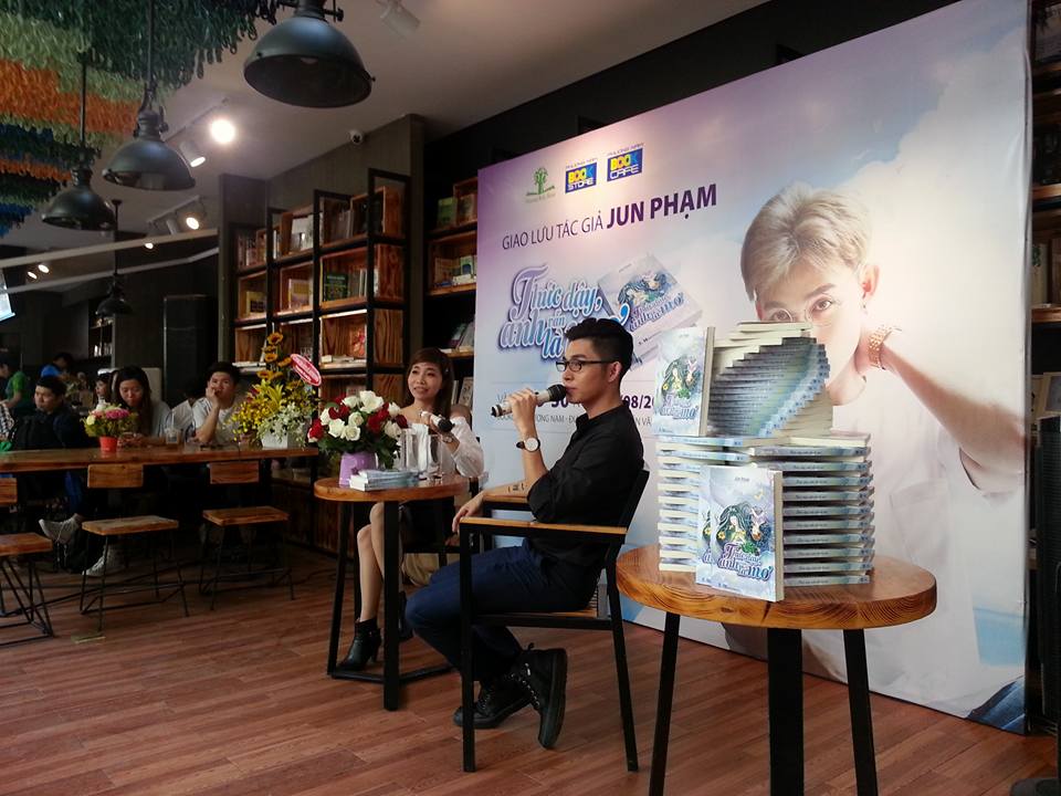 Giao lưu với tác giả Jun Phạm