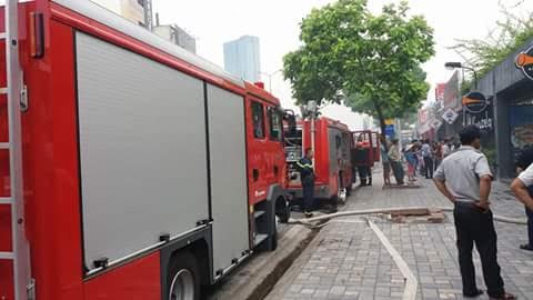 Hà Nội: Cháy nhà hàng trên phố Nguyễn Khánh Toàn, thực khách, nhân viên hoảng sợ tháo chạy