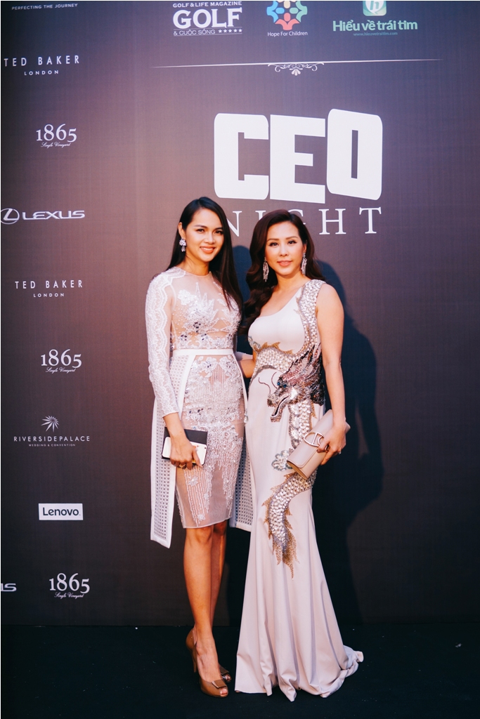 Stylist Đỗ Long mất 3 ngày chuẩn bị trang phục cho bạn thân Diễm Châu