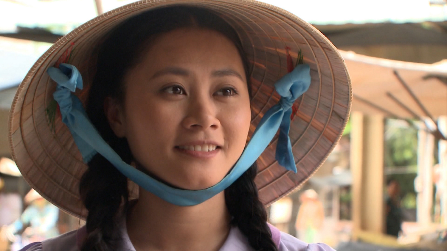 Thanh Hiền mang theo áo của con khi đi đóng phim