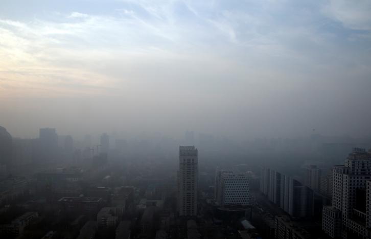Lại cảnh báo đỏ, ô nhiễm khói bụi Trung Quốc “leo thang” nghiêm trọng