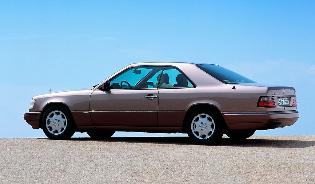 Phía sau một chiếc Mercedes E-Class Coupe mới là lịch sử 30 năm thăng trầm