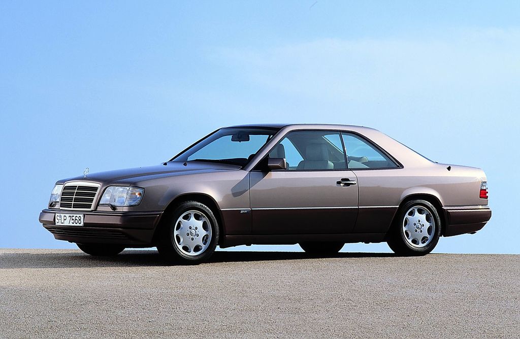 Phía sau một chiếc Mercedes E-Class Coupe mới là lịch sử 30 năm thăng trầm