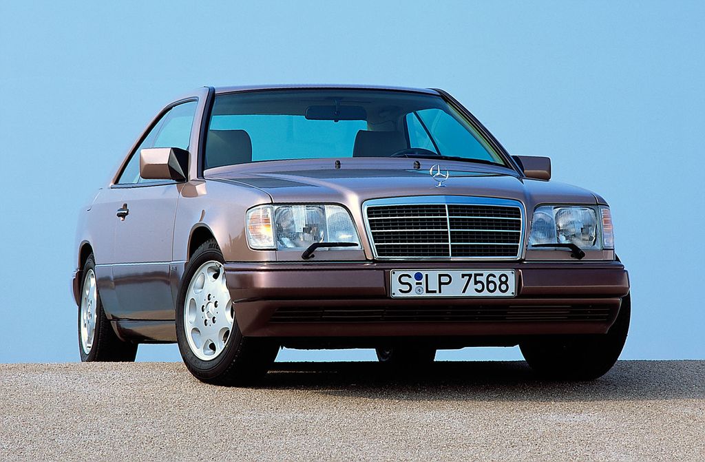 Phía sau một chiếc Mercedes E-Class Coupe mới là lịch sử 30 năm thăng trầm