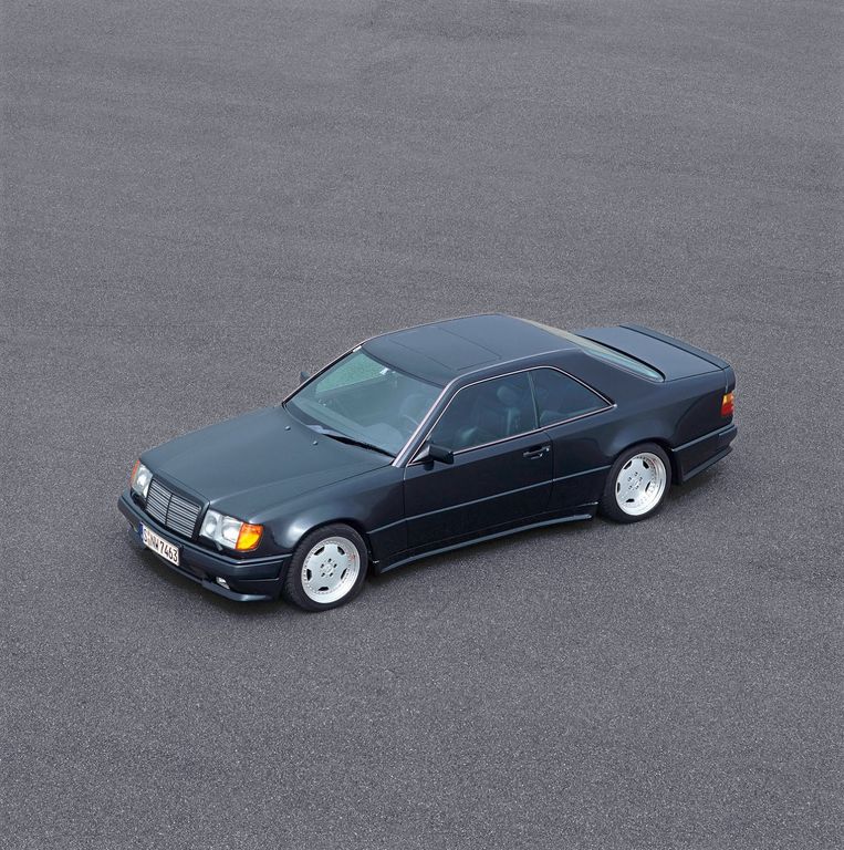 Phía sau một chiếc Mercedes E-Class Coupe mới là lịch sử 30 năm thăng trầm