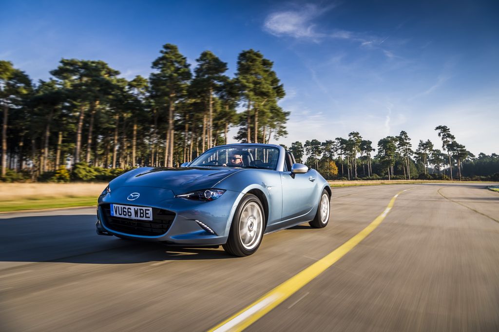 Mazda MX-5 Arctic sắp có mặt tại các đại lý tại Anh