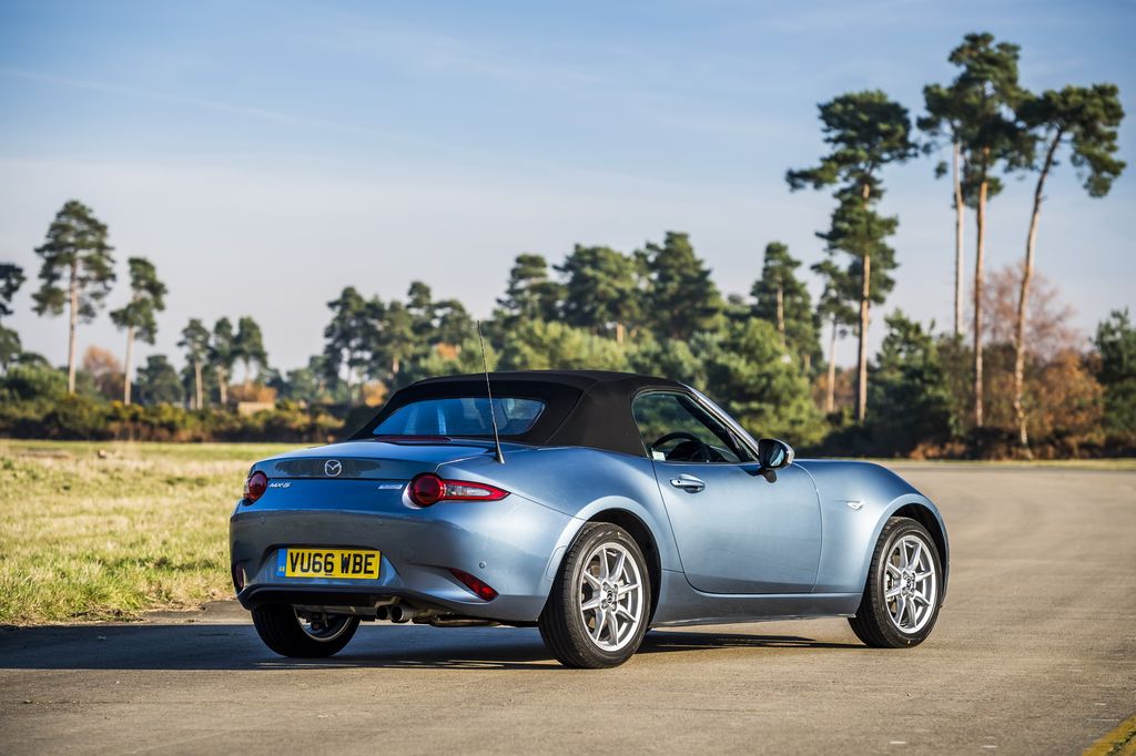 Mazda MX-5 Arctic sắp có mặt tại các đại lý tại Anh