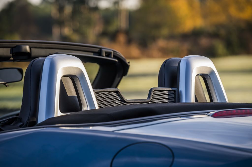Mazda MX-5 Arctic sắp có mặt tại các đại lý tại Anh