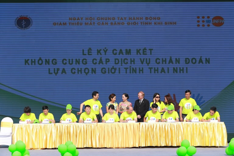 Hãy để việc sinh con trai hay gái theo quy luật tự nhiên