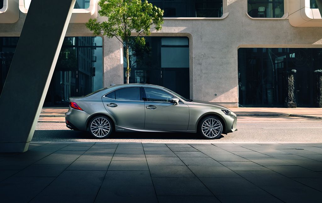 Lexus IS facelift bắt đầu được đặt hàng tại Anh, giá từ 852 triệu VNĐ
