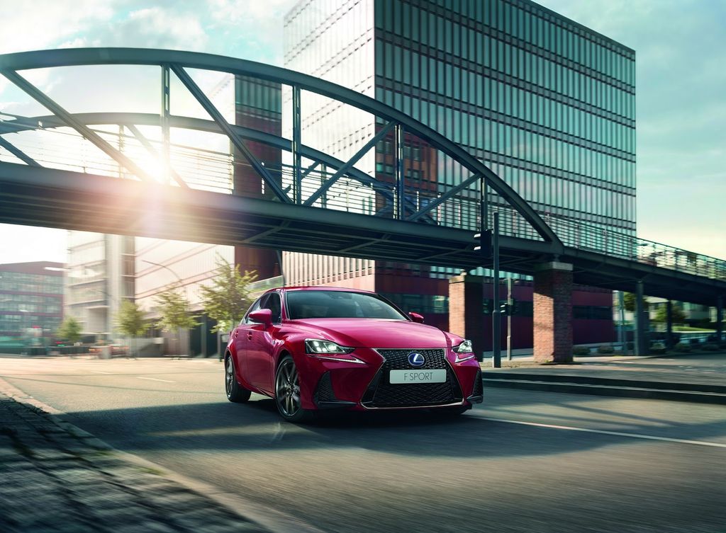 Lexus IS facelift bắt đầu được đặt hàng tại Anh, giá từ 852 triệu VNĐ