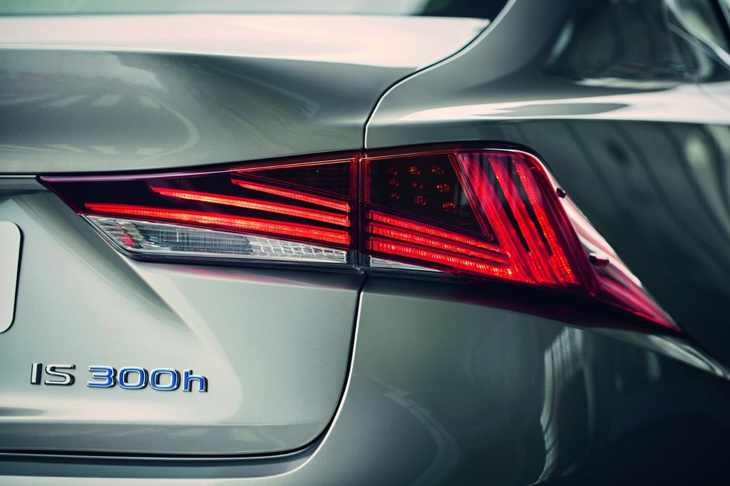 Lexus IS facelift bắt đầu được đặt hàng tại Anh, giá từ 852 triệu VNĐ
