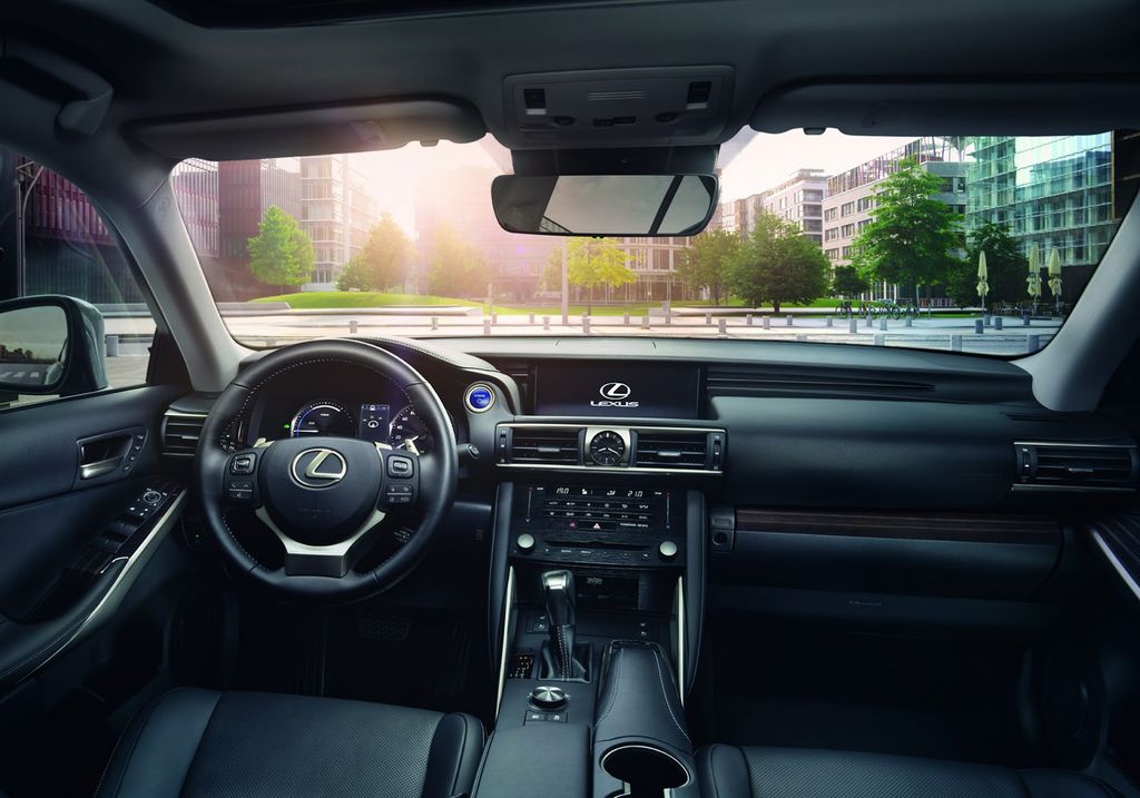 Lexus IS facelift bắt đầu được đặt hàng tại Anh, giá từ 852 triệu VNĐ