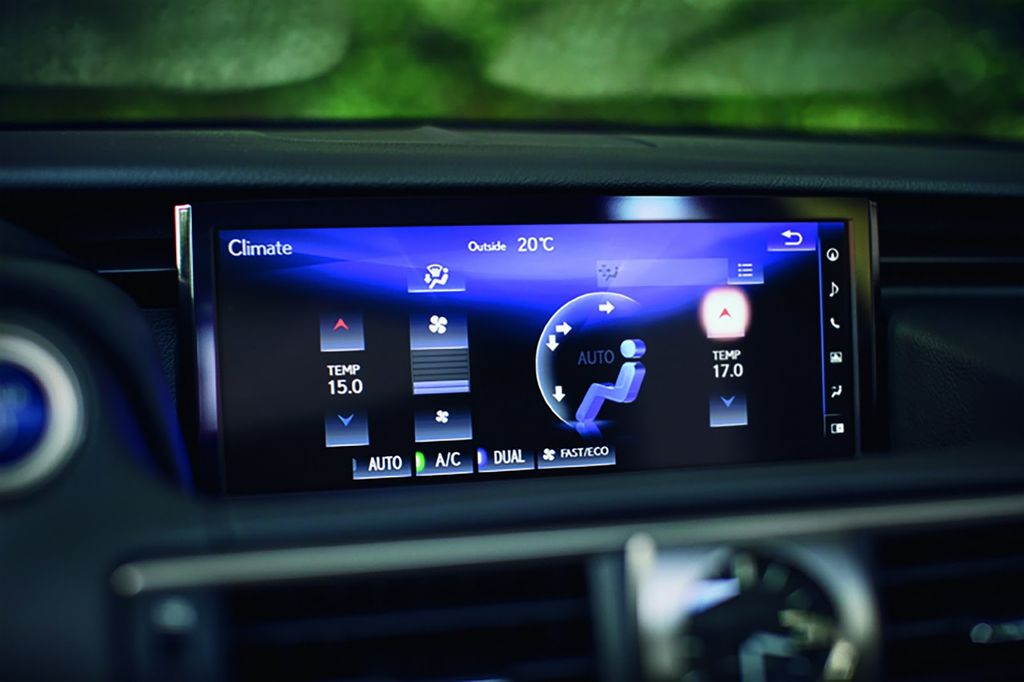 Lexus IS facelift bắt đầu được đặt hàng tại Anh, giá từ 852 triệu VNĐ