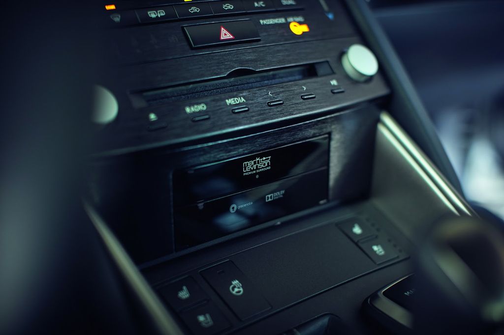Lexus IS facelift bắt đầu được đặt hàng tại Anh, giá từ 852 triệu VNĐ