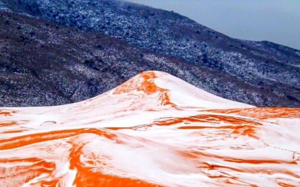 Tuyết rơi trên sa mạc Sahara sau 40 năm