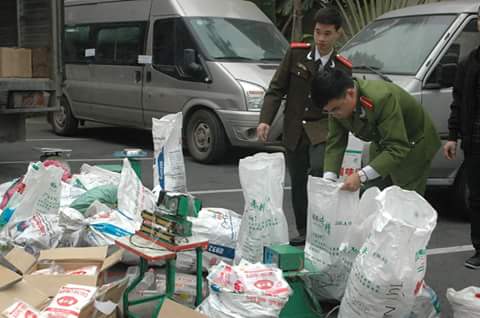 Hà Nội: Bắt khẩn cấp đối tượng sản xuất mỳ chính giả