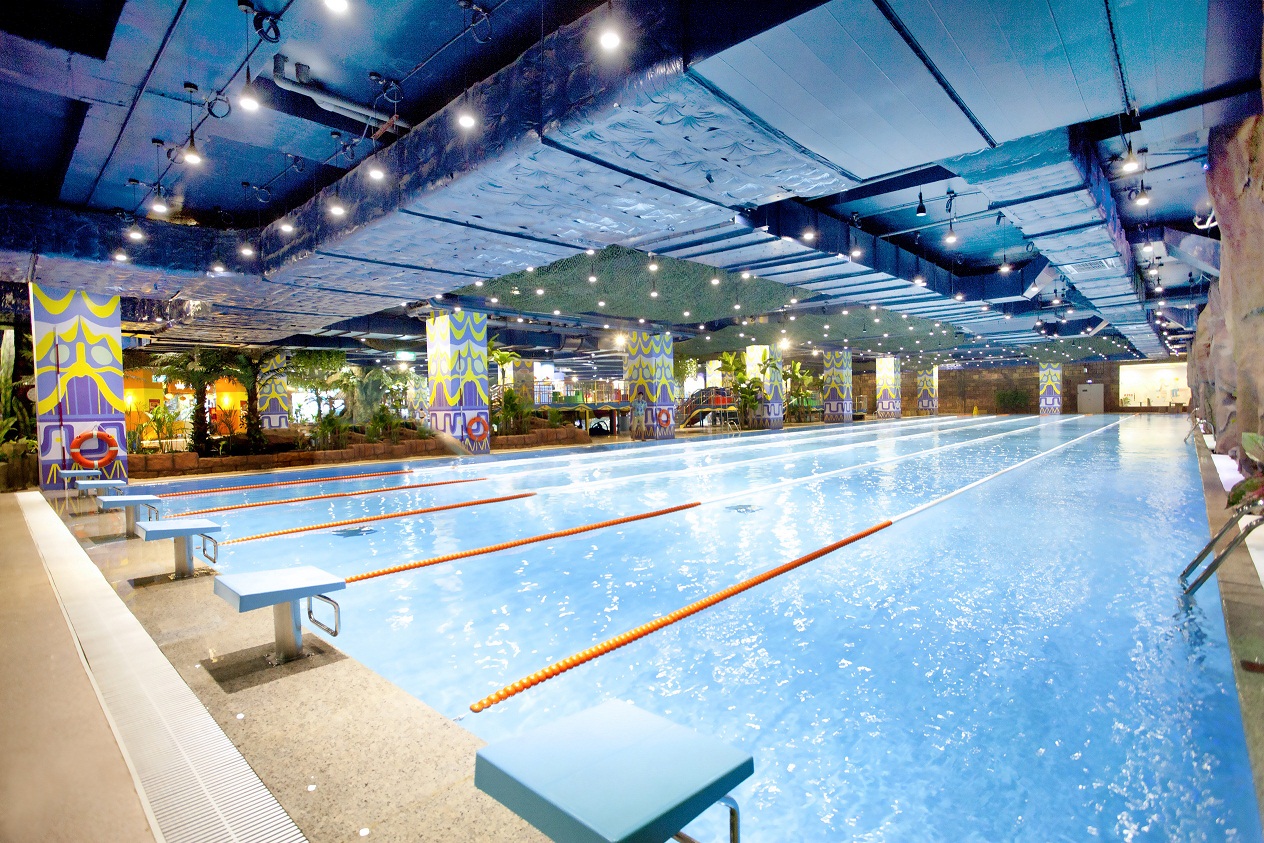 Hàng trăm học sinh “nóng” cùng giải bơi tại Vinpearl Land Royal City