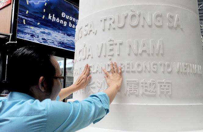 Khánh thành mô hình ngọn hải đăng Trường Sa và triển lãm ảnh “Trường Sa - nơi ta đến” tại Đường sách TP.HCM