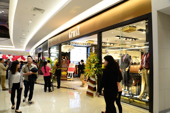 May 10 lột xác với phong cách “hàng hiệu” Việt Nam